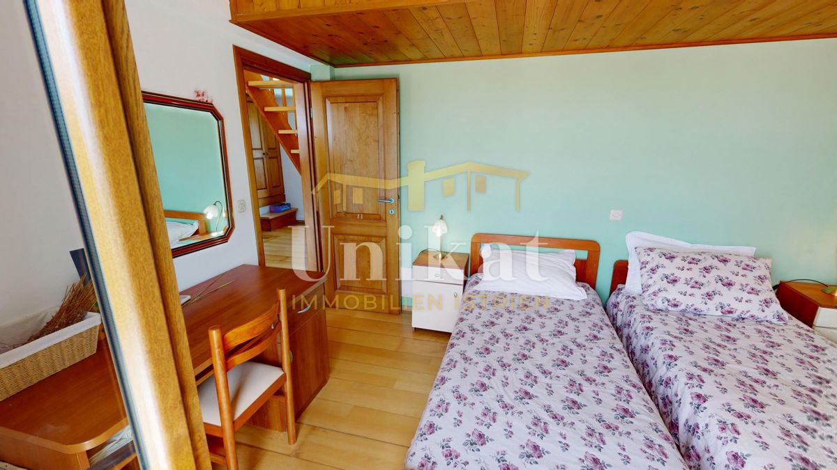 Casa in pietra ristrutturata con piscina